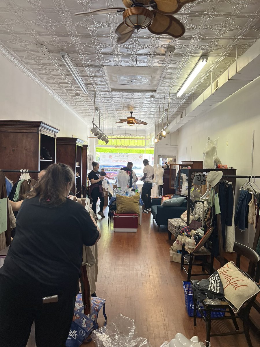 HernandoRicoJr's tweet image. Amazing opportunity yesterday partnering w/ @rv_habitat at their upcoming ReStore in Clinton, NJ.
Proud of my team’s efforts supporting the habitat and by also extending our footprint into Small Town America!

#CentralNJ #tmobile #smra #volunt #grant
@joegiannone1018 @ChappyCLT