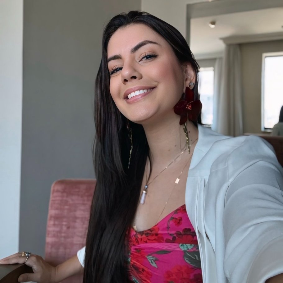 gshow's tweet image. E se eu contar pra alcateia que tem mais conteúdo com a @nandabande? 🐺