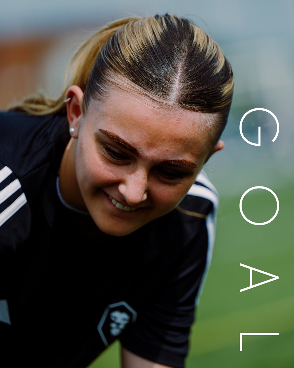 SalfordCityFC's tweet photo. WE LEAD! πͺοΈ
Tamzin Gallagher with a stunner off the right to put us ahead πͺ
1-0 | #SALBUR https://t.co/WP6yH3Xr5J