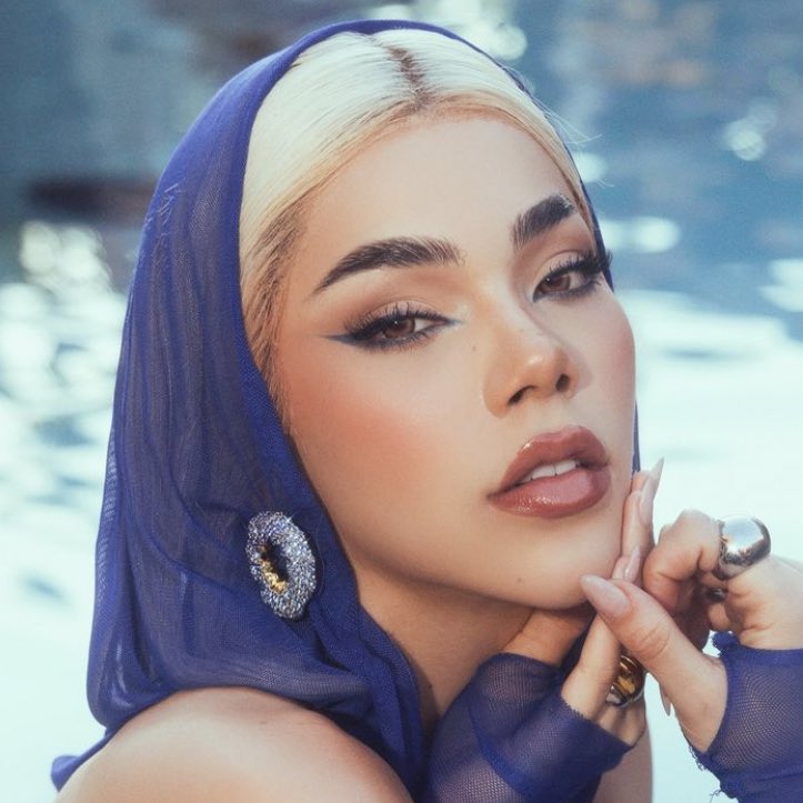 KeniaOsSitio's tweet image. Billboard nombra nuevamente a Kenia OS  “La estrella del pop mexicano” en un reciente artículo. Además, "Replay" ha encabezado (#1) la nueva encuesta de música latina de esta semana.