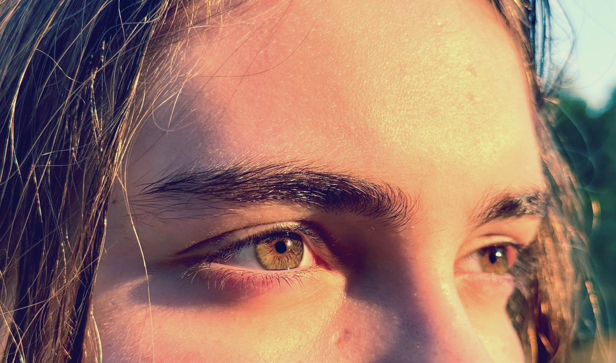 MariMacarmen's tweet photo. “Tus ojos, claro de monte. Como guitarras trovadoras de San Juan Tus ojos son mi suplicio. Son mi perdón, mi redención, mi despertar”🎶
#Gumer 🐙 https://t.co/19IaThEGd7