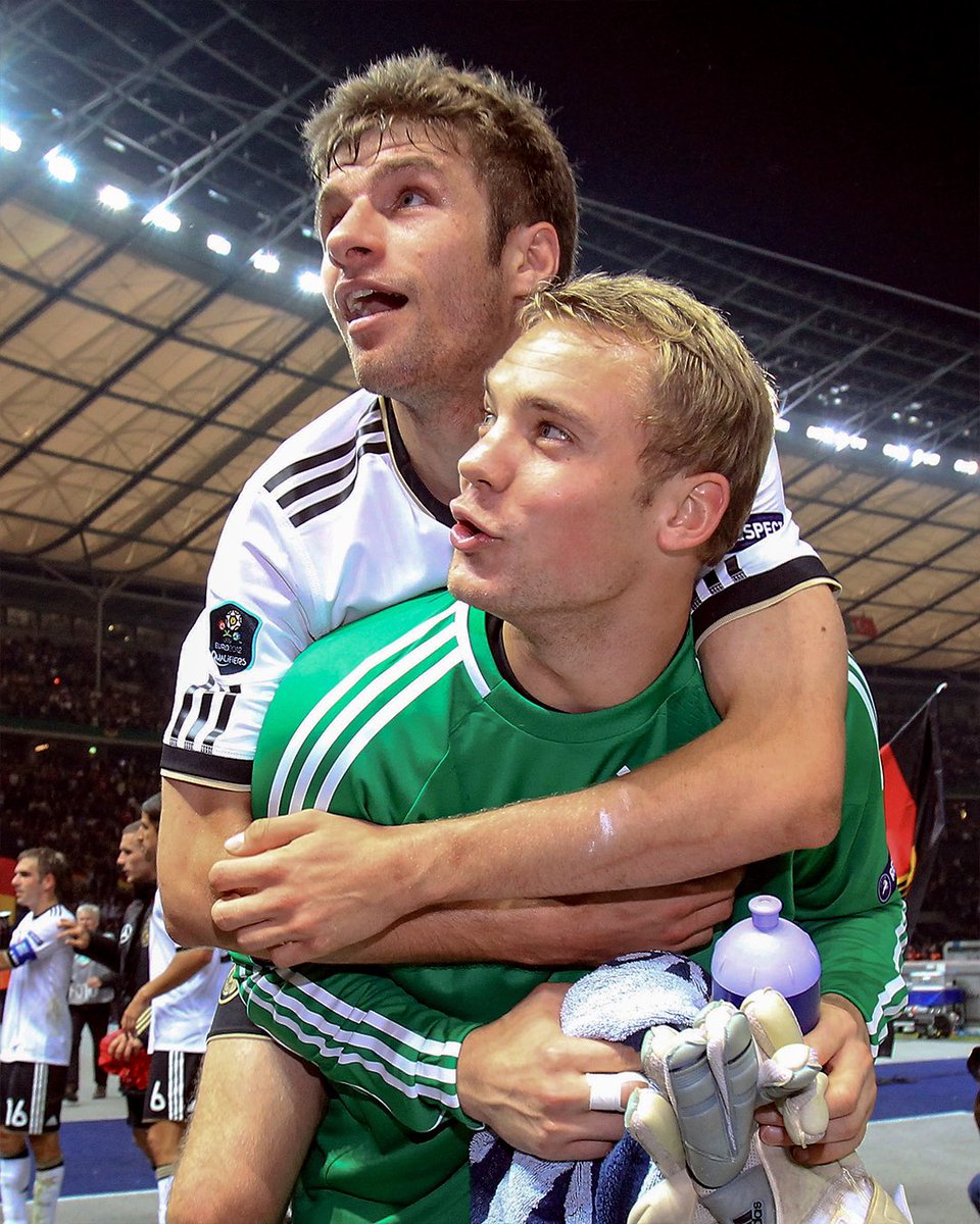 𝘁𝗵𝗲 𝗲𝗻𝗱 𝗼𝗳 𝗮𝗻 𝗲𝗿𝗮.

<a href="/esmuellert_/">Thomas Müller</a> 🖤❤️💛 <a href="/Manuel_Neuer/">Manuel Neuer</a>

#MiaSanMia
