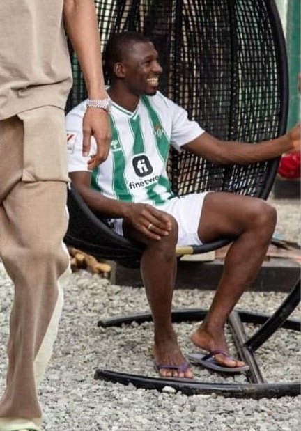 tonysvq88's tweet photo. Aperribay: "Nadie del Betis que venga a tocar los cojones entrará en Anoeta"

El putisimo Traoré en corto: https://t.co/5LybiL8Krw