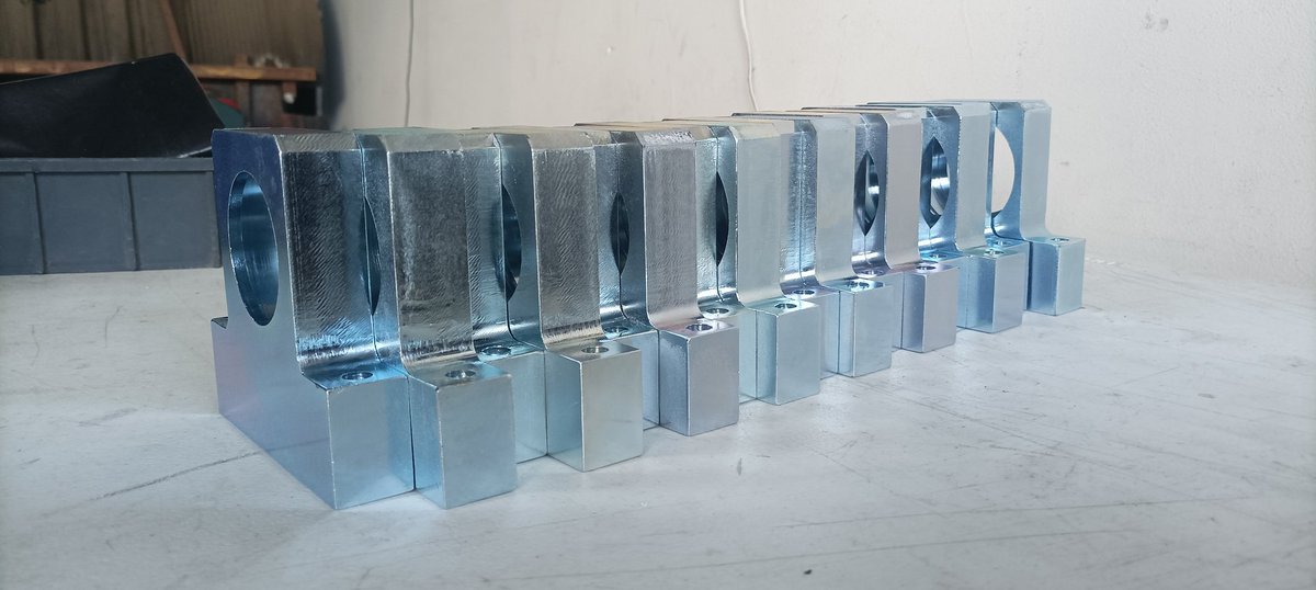 El proceso de Zincado electrolítico ayuda a que las piezas de acero estén protegidas de la oxidación y el desgaste, cotiza con nosotros 4427104897

#galvanizado #Zincado #Querétaro