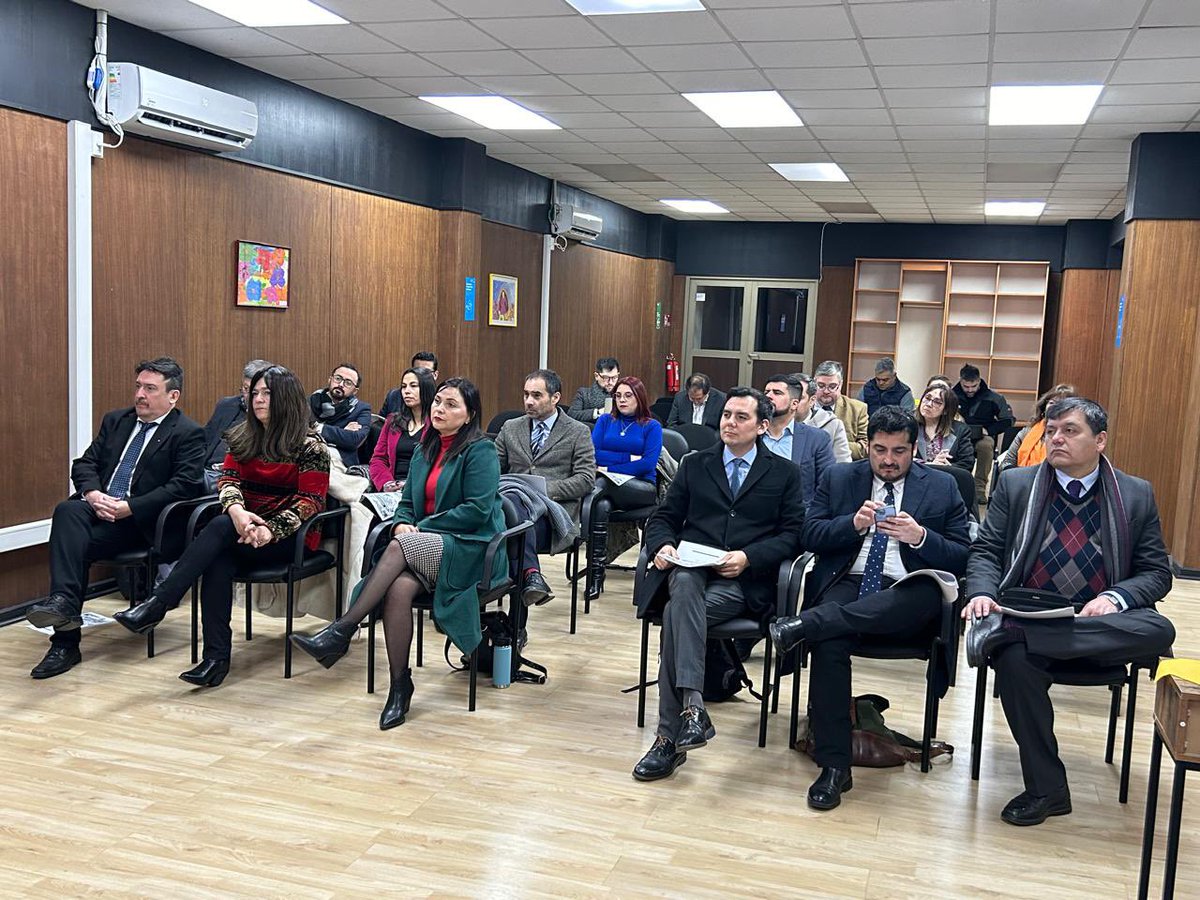 Sename_gobierno's tweet photo. Biobío: el @SubseJusticiaCl Jaime Gajardo; la directora del @Sename_gobierno, Maria Eugenia Fernández y la directora de @reinsercion_gob, Rocío Faúndez, participaron en encuentro de seremis del @MinjuDDHH en la Macrozona Sur para avanzar en la implementación del nuevo servicio. https://t.co/wr7FEZb5Xh