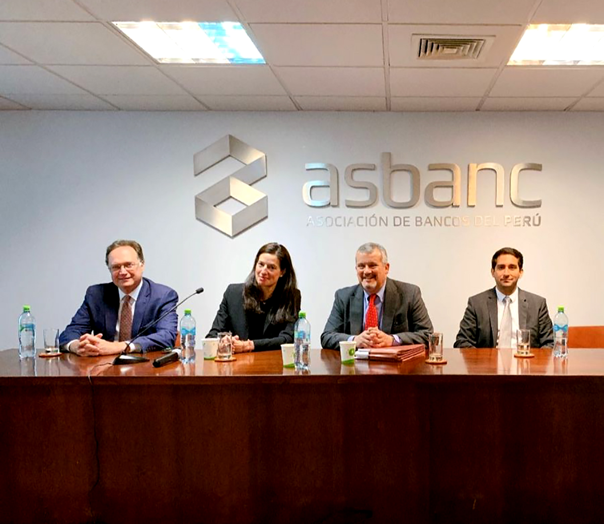 CanalSinTapujos's tweet photo. El Dr. Carlos Wiesse Asenjo, Vicepresidente del Comité de Oficiales de Cumplimiento de ASBANC, la Asociación de Bancos del Perú.
#CarlosWiesseAsenjo #CarlosWiesse #Wiesse #Asenjo #ASBANC #RafaelVela https://t.co/FPDEn7EVc4