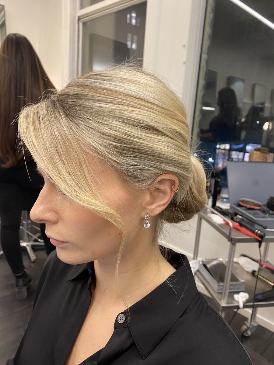 EvaScrivo's tweet image. ☀️ Summer Brides: Soft upsweeps are ideal to beat East Coast or destination humidity. 

#evascrivo #summerwedding #summerbride #weddingwednesday #bridalhair #evascrivobridal #upsweeps #modernbride

evascrivo.com