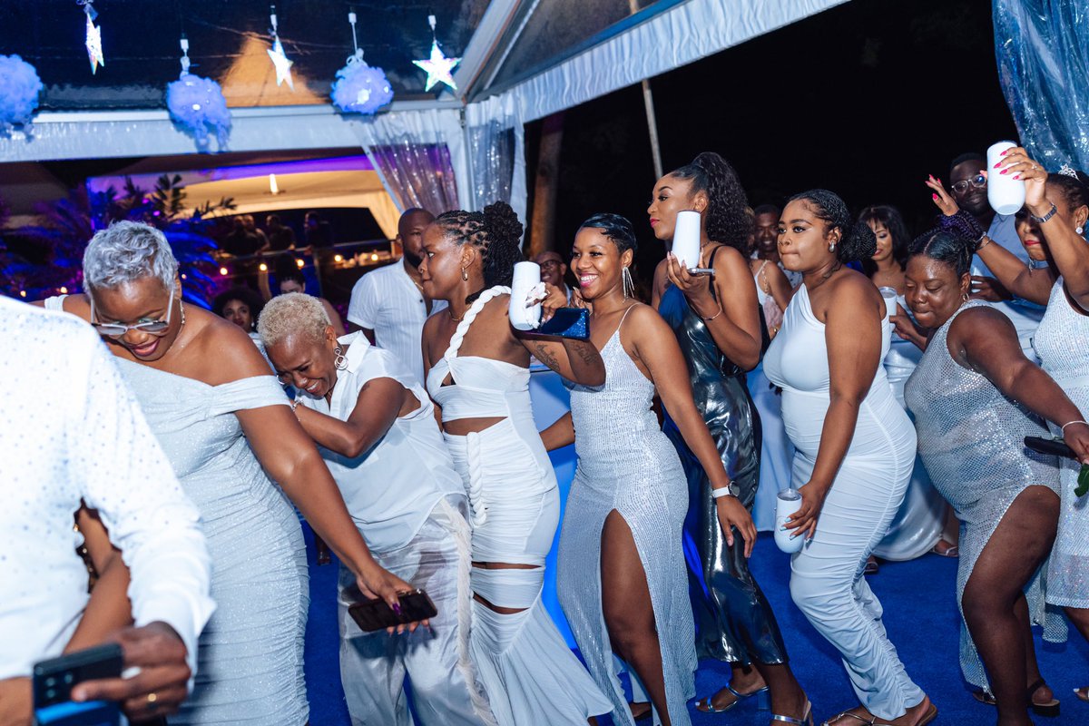 ZenTheDJ's tweet image. Habillé tout en blanc ! ⚪️

📸 : @krisshotit
