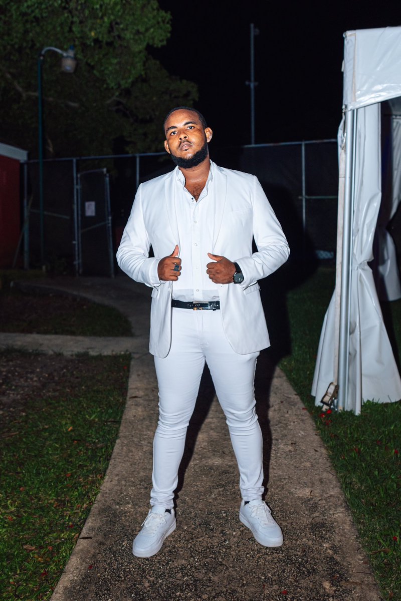 ZenTheDJ's tweet image. Habillé tout en blanc ! ⚪️

📸 : @krisshotit