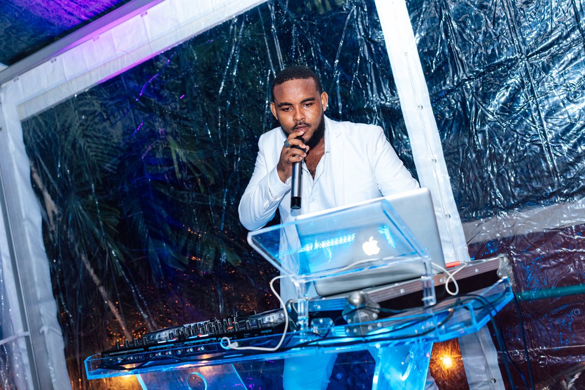 ZenTheDJ's tweet image. Habillé tout en blanc ! ⚪️

📸 : @krisshotit