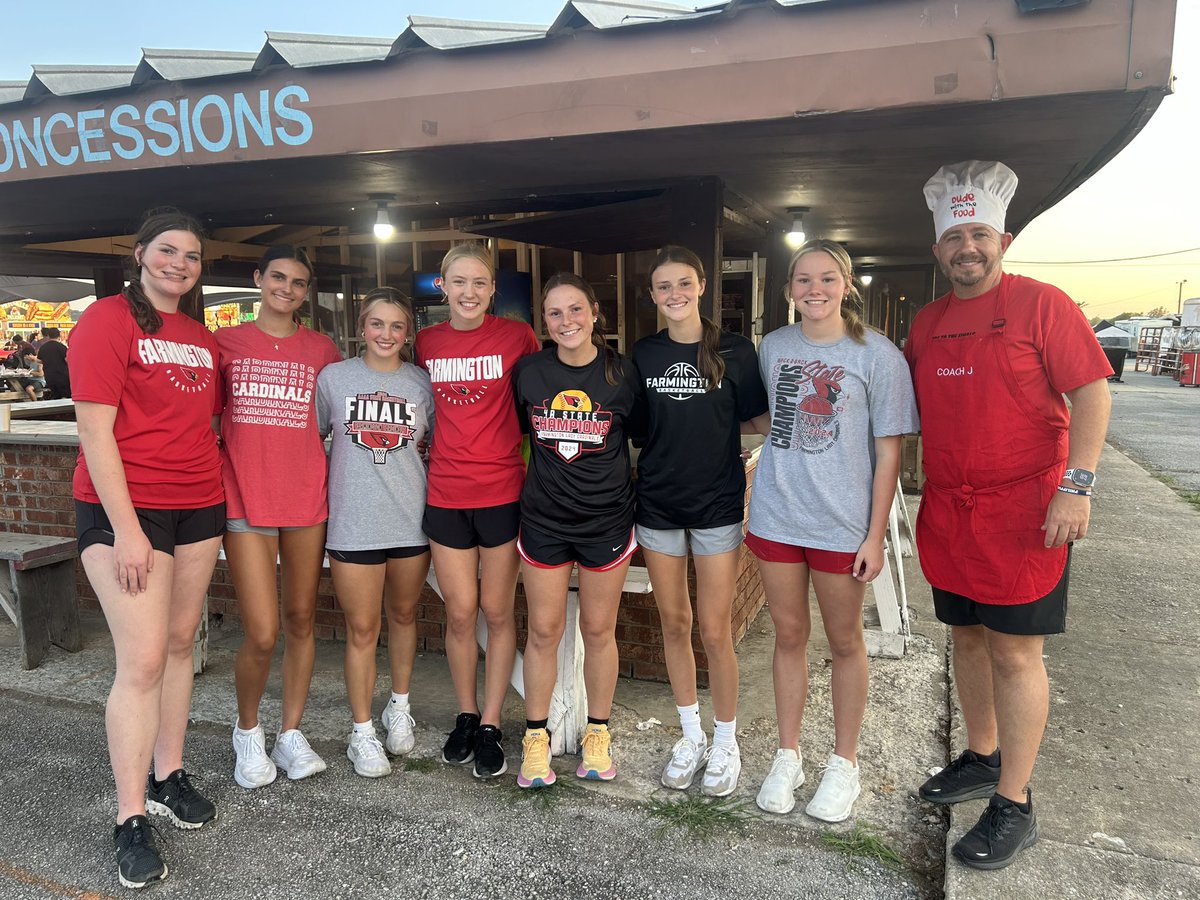 farmingtonfast's tweet photo. Lady Cards are Rockinβ the Washington County Fair! Stop by and see the best concessions group at the Fair! @farmingtonfast! #FarmingtonFast #FAMILY #FairWeek https://t.co/jrmzymwTMH