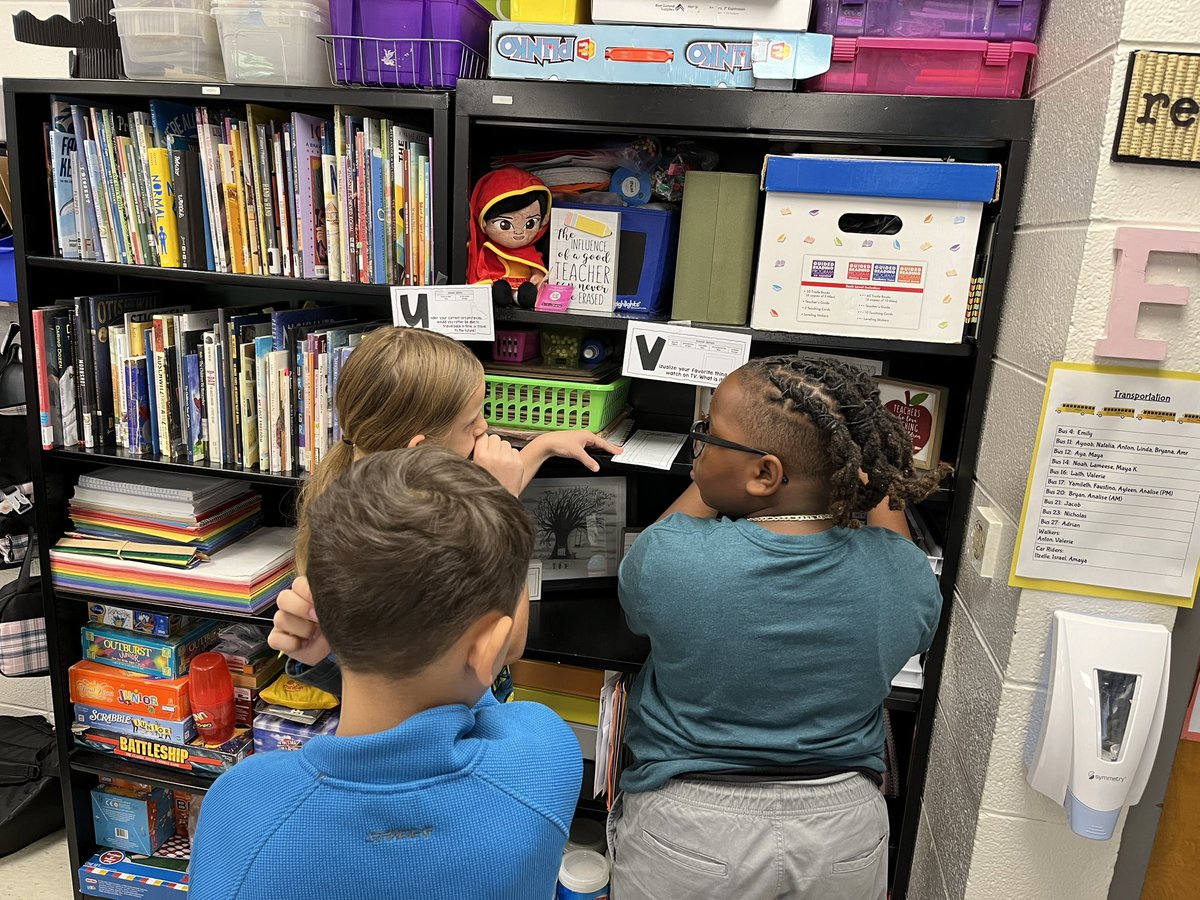 MissFitzReading tweet media