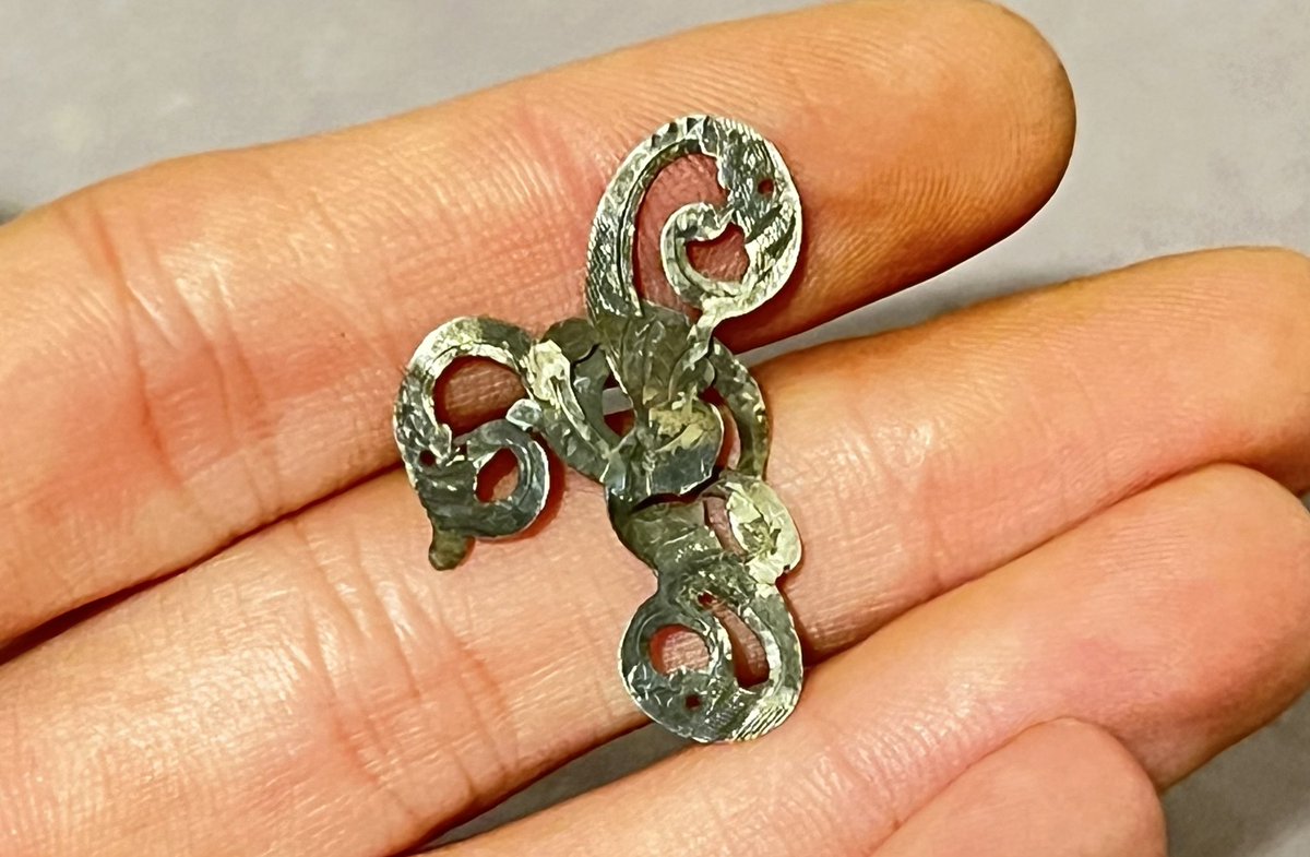 AlgirdasStasiu2's tweet image. I found this small silver decoration Quayside #ExeterDevon #England