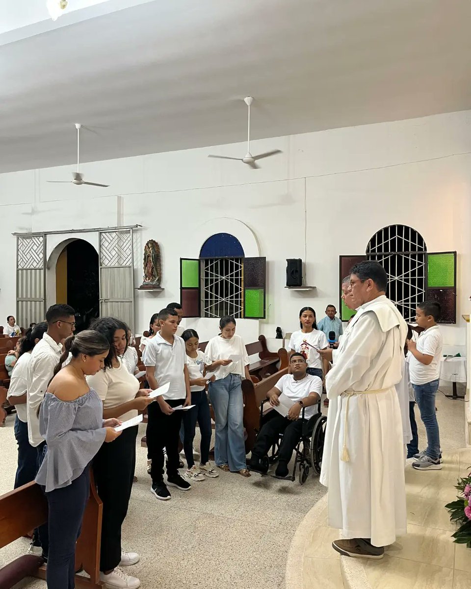 comunidad_ces's tweet photo. En el noveno aniversario de nuestra Comunidad Juvenil CES - Conducidos por el Espíritu Santo, renovamos nuestra adhesión a Dios y a su proyecto de bendición para los jóvenes de nuestra comunidad. 

#Comunidad_ces #JovenesCatolicos #Consagración #Aniversario #SomosDelSeñor https://t.co/701EWCQJ9S