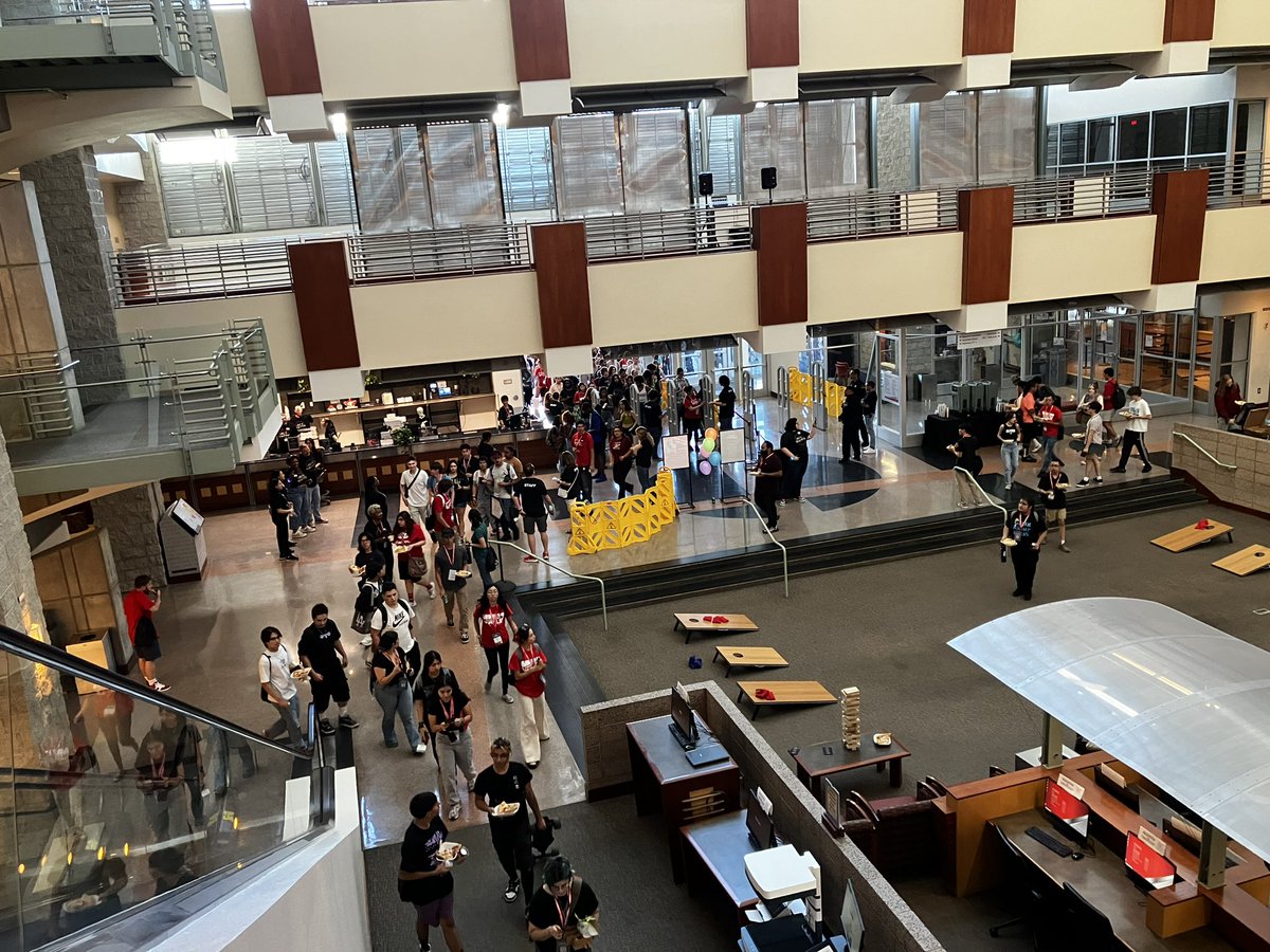 Lied is Beautiful tonight! Games, dancing, pizza!  #RebelReadyWeek <a href="/unlv/">UNLV</a> <a href="/unlvlibraries/">UNLV Libraries</a>