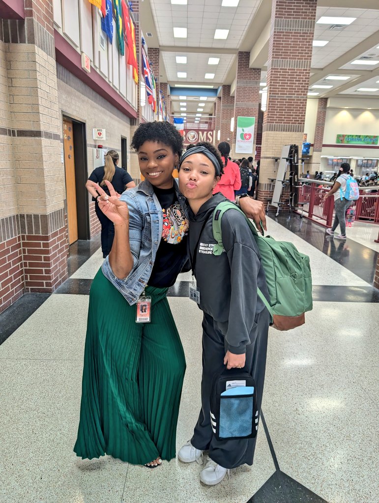 When one of your babies sees you and says "Ms. Smith our hair is the same, Hey twin!" We both cut our hair over the summer and let our natural curls lead the way! I truly love what I do and love the connections I build with them even more! #HeyTwin <a href="/JBMS_Counselors/">JBMS Counselors</a> <a href="/JBMS_Bears/">Bowie Middle School</a>