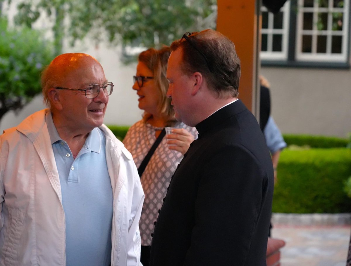 Congratulations to Fr. Mark Doherty who was installed by <a href="/ArchCordileone/">Archbishop Salvatore J. Cordileone</a> as pastor of Church of the Nativity parish in Menlo Park last week on the eve of the solemnity of the Assumption. 

sfarchdiocese.org/father-mark-do…