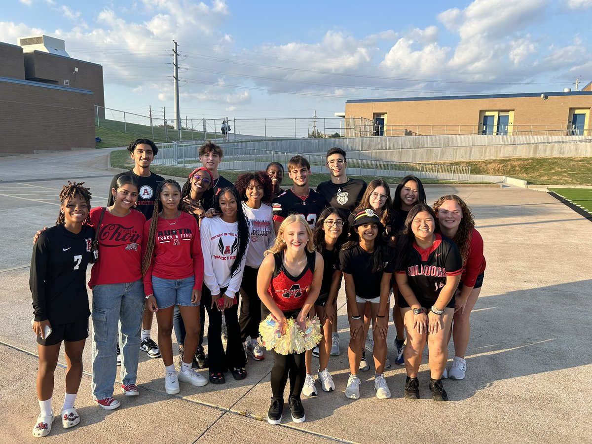 AHSBulldogs's tweet photo. Representing at the FBISD Community Pep Rally @FBISDAthletics @SFAHS_Bulldogs ! Proud to show our Bulldog spirit!  #AustinHighPride #TexasWay #FBISDPepRally https://t.co/Z2PnravyWG