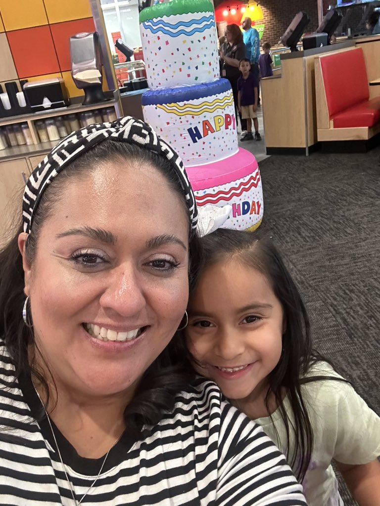 MROMERO_MRES's tweet photo. PETER PIPER FAMILY NIGHT!! Hoot Hoot Hoot!!! 🦉🧡💜 #AllinforOurMission https://t.co/KJZF9q6Ks2