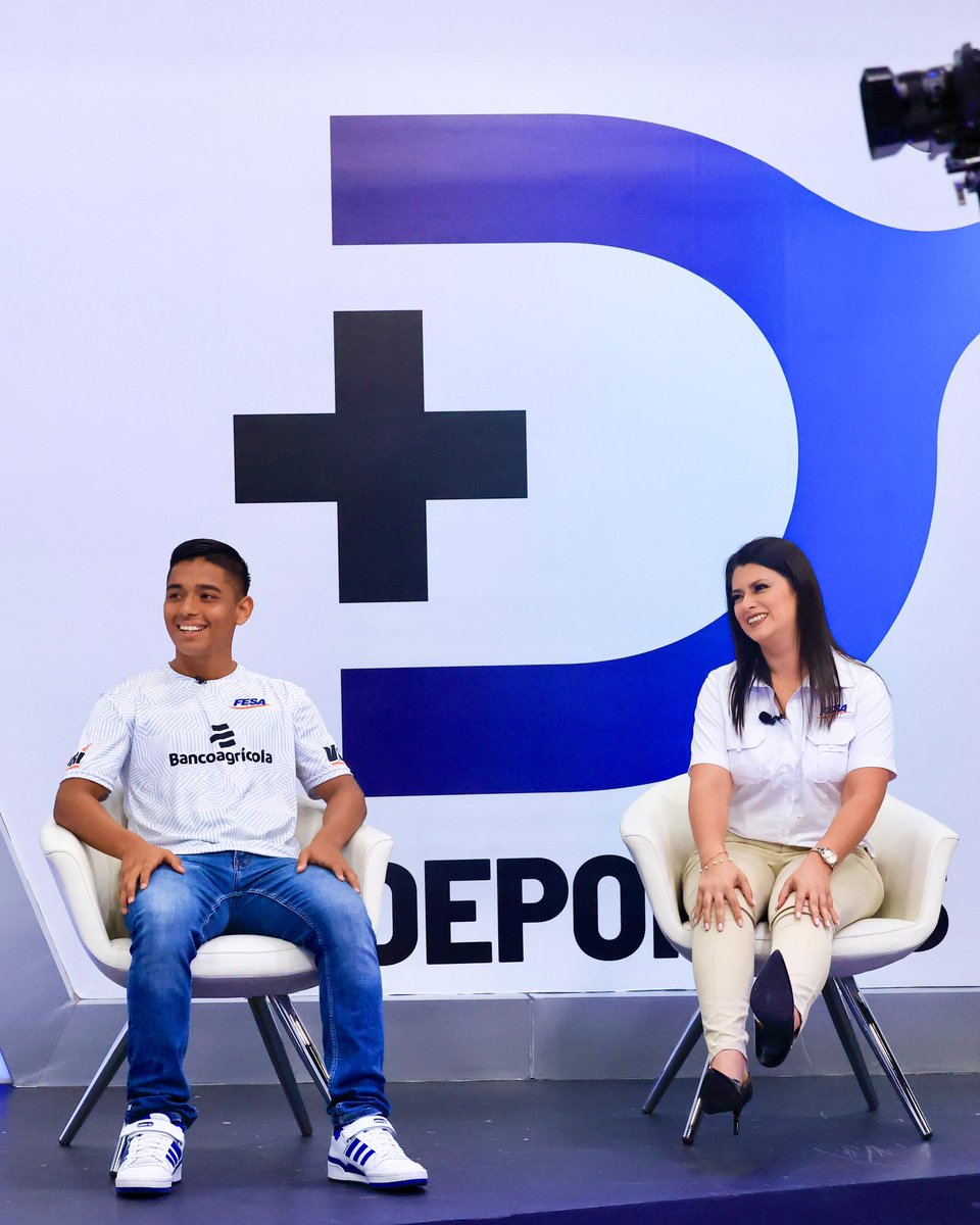 indeselsalvador's tweet photo. Nos acompañó en +Deportes, Wilber Díaz, jugador de Turín FC, y Tatiana Serrano, gerente de marketing y relaciones públicas de FESA. Sintonízanos en estos momentos, a través de la señal de Canal 10. 

También puedes vernos en:
▫ YT: https://t.co/Uktofm0uKK

#ConstruyendoElCamino https://t.co/8C916tVOH3