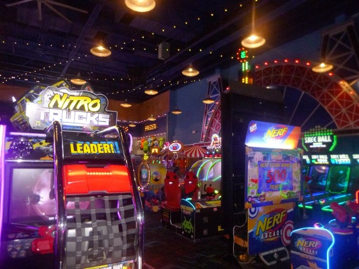 blehhidc's tweet photo. go on a date to the arcade / mall ! 

an interactive thread🧵  
 🛍🎳🕹🛒~ https://t.co/M93h5K2NHP