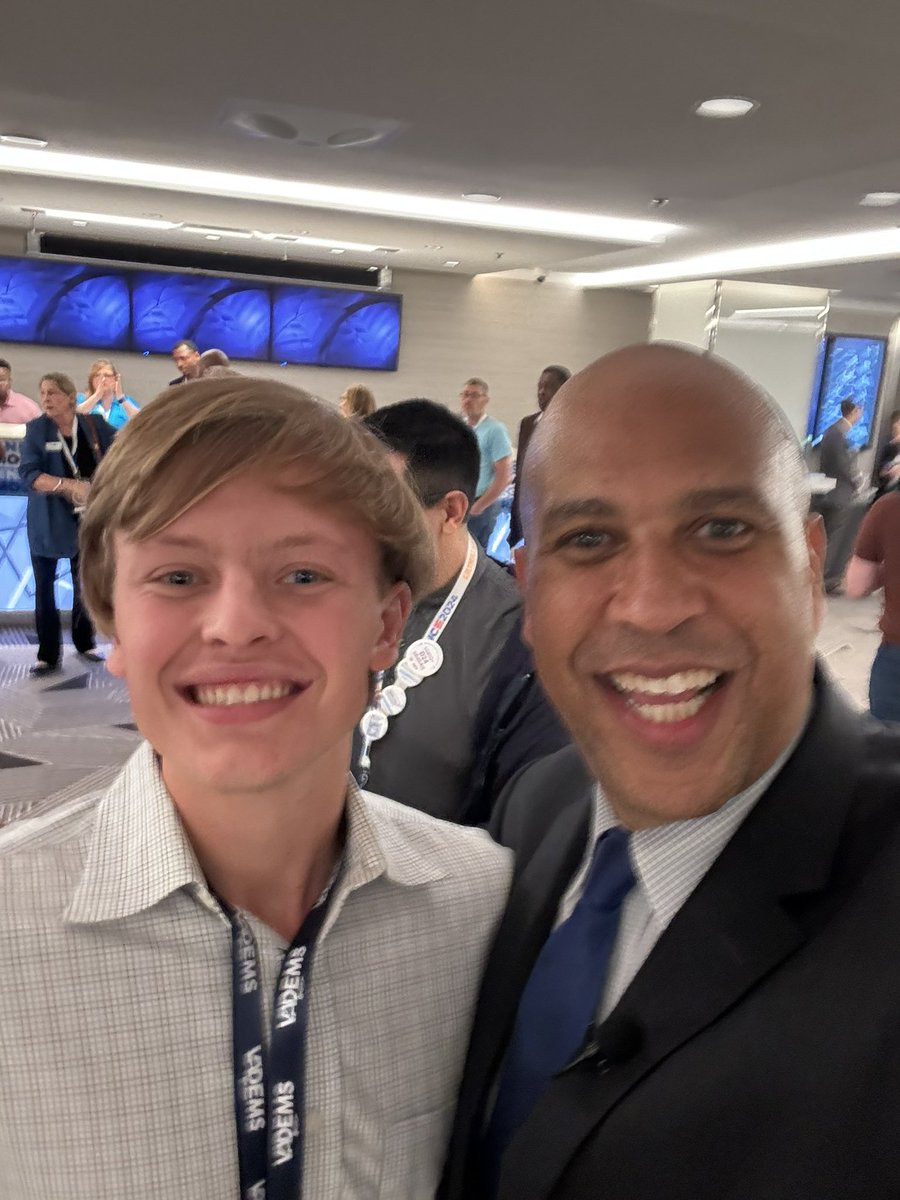 KnoxDendy's tweet photo. Half way thru @DemConvention today as a @vademocrats page — it’s been an honor to serve &amp; witness history nominating @KamalaHarris - @Tim_Walz!

Here are some of my favorite moments so far 👇 https://t.co/kqBtAfmNuO