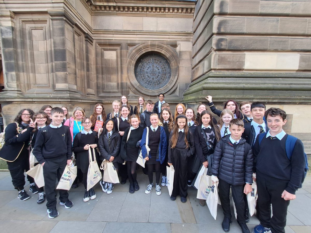 DHSFifeEnglish's tweet photo. We had an amazing day at the Edinburgh Book Festival seeing Sarah Crossan! Our pupils were an absolute credit to our school. Bookish joy all round! 📖 @edbookfest https://t.co/h3s4PRMMsj