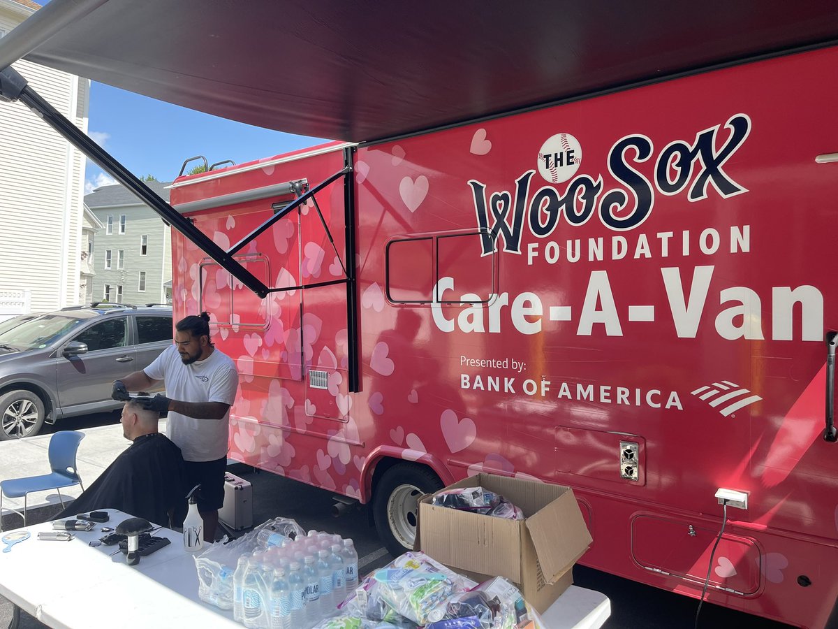 We thank our friends and community partners at @whauthority for inviting us to pass out hygiene kits at one of their locations on this beautiful afternoon! And we thank our wonderful friends at Recalde’s Barber Shop for joining us to provide free haircuts.