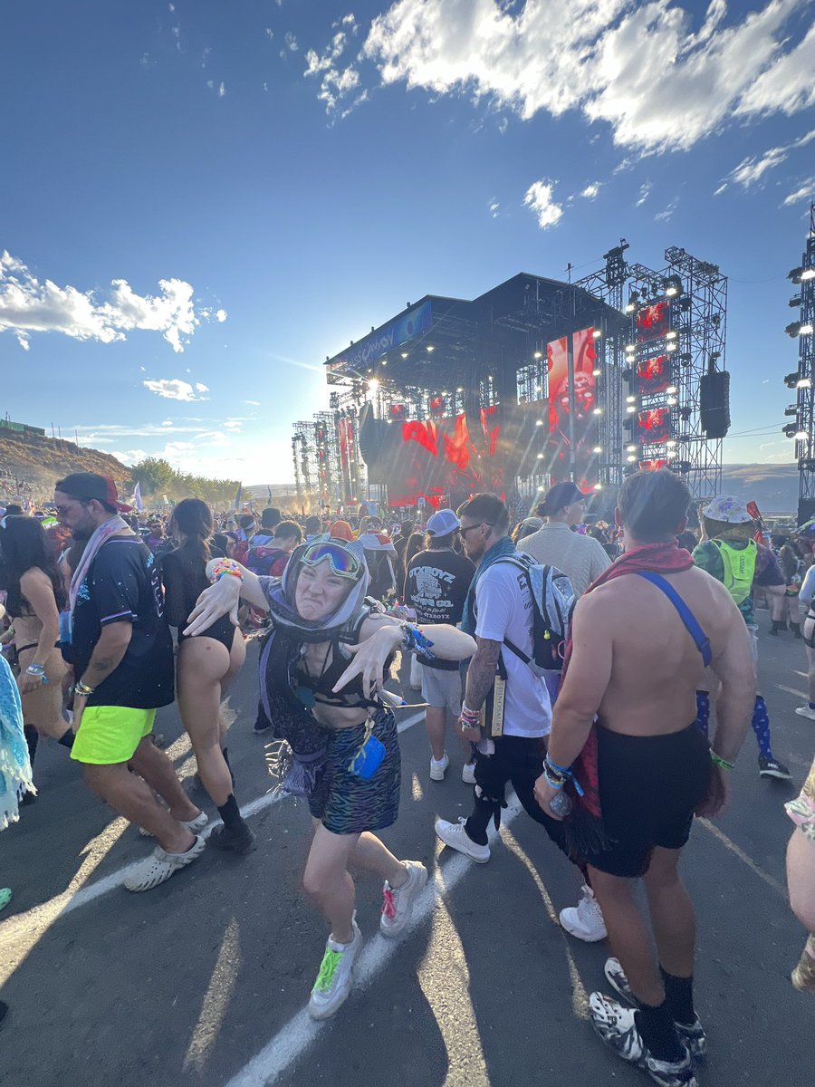 mxwompus's tweet image. bass canyon photos that didn’t make the cut 🥲🥲🥲