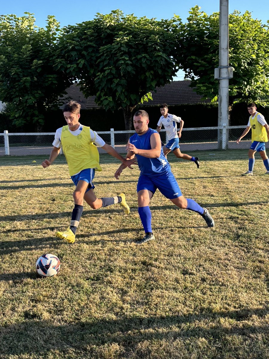 🔵⚪️ Troisième match de préparation, troisième victoire pour l'ASD ! ⚪️🔵

L'ASD continue sur sa lancée avec une nouvelle victoire 3-1 👏

Les buteurs du jour :  
⚽ Remi Jourlin
⚽ Hugo Laronde
⚽ Victor Mallet

Allez l'ASD ! 💙🤍