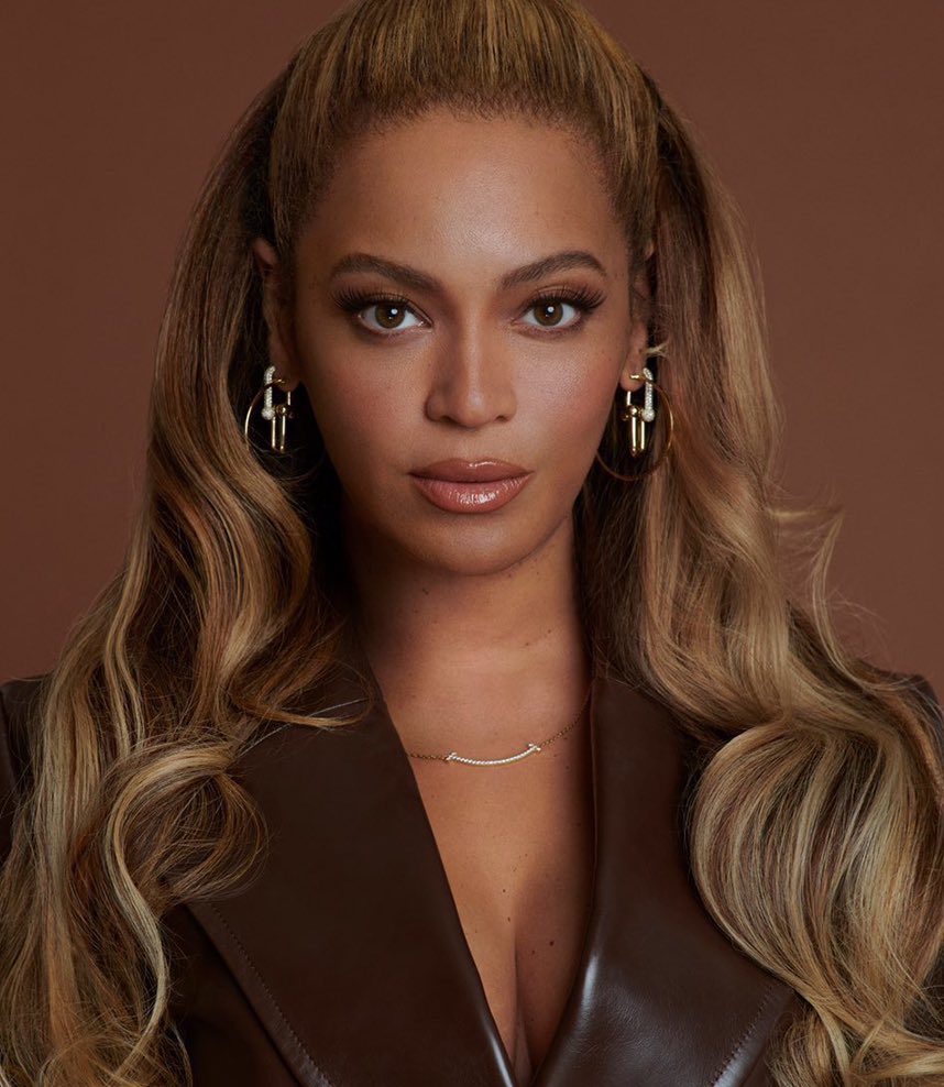 beyoncebrasil's tweet photo. 🚨 Após Donald Trump usar, sem permissão, a música “FREEDOM” de Beyoncé em um vídeo para sua campanha presidencial nos EUA, Beyoncé ameaçou enviar uma notificação de cessar ao ex-presidente sob pena de ação judicial, relata a Rolling Stone. https://t.co/3FErnX9d9B
