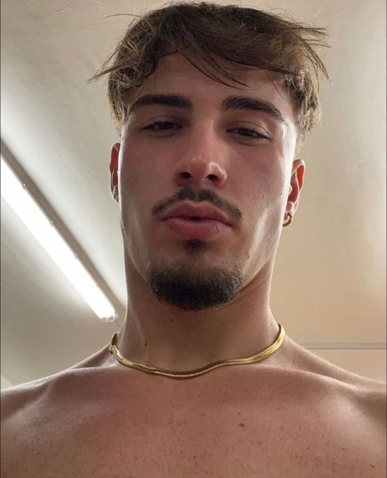 SvenArab45's tweet photo. I don't know if I should shave this? https://t.co/8qLQnVgkaa