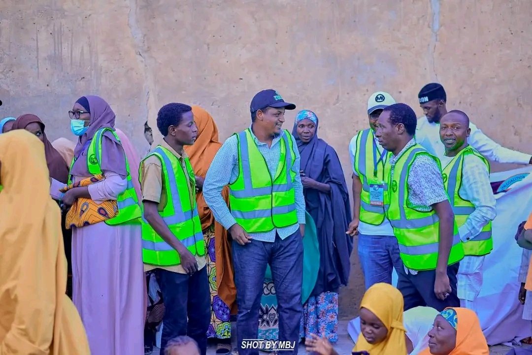ALI_YOBE_01's tweet photo. Happy World Humanitarian Day
At Damaturu community, we shall, without hesitation continue to serve humanity and touching the lives of people, even those unborn.
#WorldHumanitarianDay
#YOBE
#Act4Humanity https://t.co/ZDdgBkYKGq