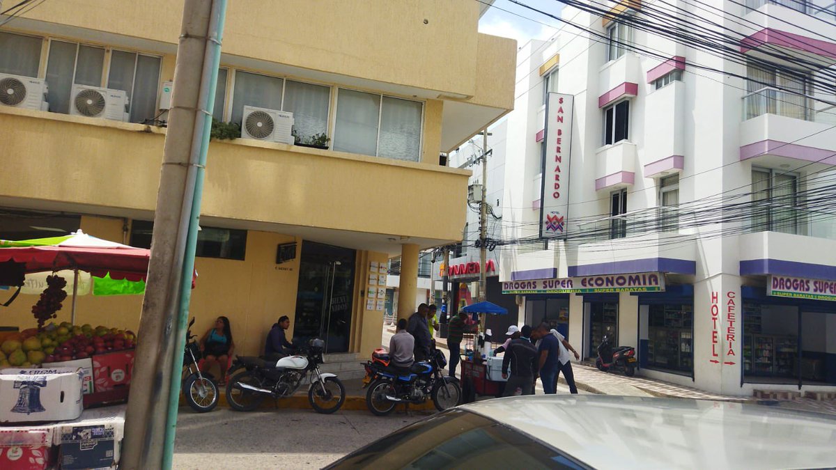 Me pregunto, ¿cuál es el papel del #Transito de La Guajira y de la Secretaria de Gobiermo de la <a href="/AlcaldiaRcha/">Alcaldía de Riohacha</a>? Les escribo regularmente del auge de mototaxistas en el Centro Histórico que por Decreto no deben pasar de la Calle 12, ha sido nulo el control