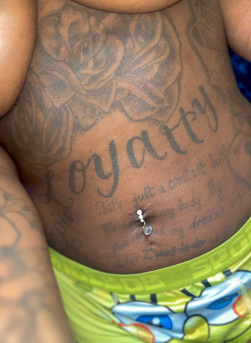 Memepage_'s tweet photo. Tattoo lover 🤤💉🤪 https://t.co/htDb4gfdC7