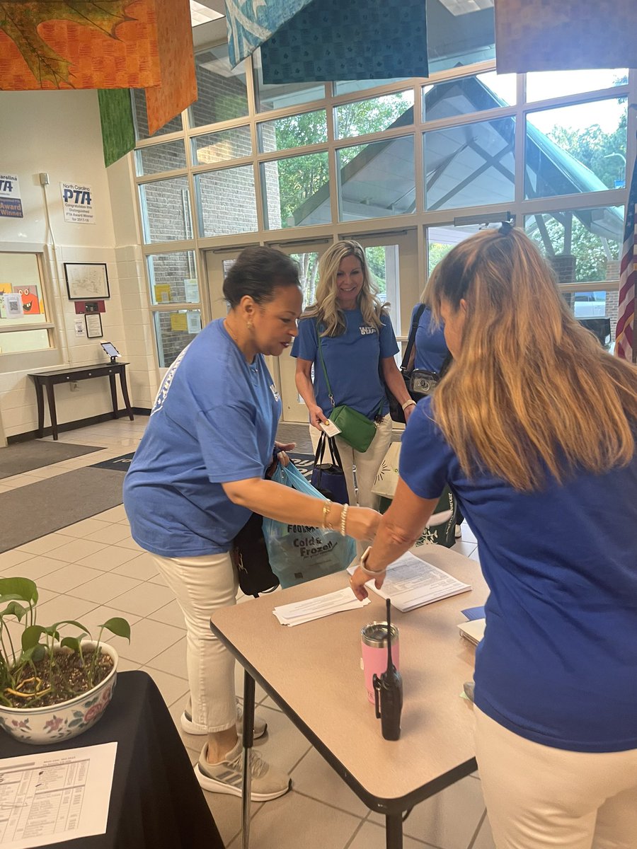 TRossWilliams11's tweet photo. Welcome back WES staff. Stay on the trail!!  @WakefieldES https://t.co/z86dlOepYu