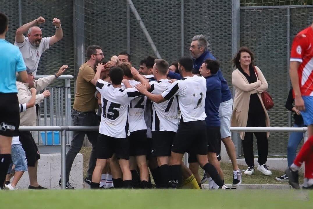 JorgeMen10's tweet photo. Teniendo en cuenta que es una competición a la que se accede según los méritos de la temporada anterior, es una alegría y un orgullo participar en las semis de la #CopaFed de 2024, poniendo así, un buen añadido a este año impresionante.
¡Nos vemos el sábado en Avilés, teyeros! https://t.co/MXdedVPqmP