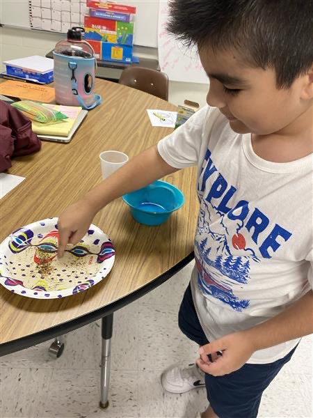 3rd Graders in Ms. Cueller’s class learned about germs today. What a fun, hands on experiment! <a href="/McAllenISD/">McAllen ISD</a> <a href="/CrystalCCuella2/">Crystal C Cuellar</a> <a href="/Erikardz11G/">Erika G. Garcia</a> <a href="/Karime_Flores7/">Karime Flores</a>