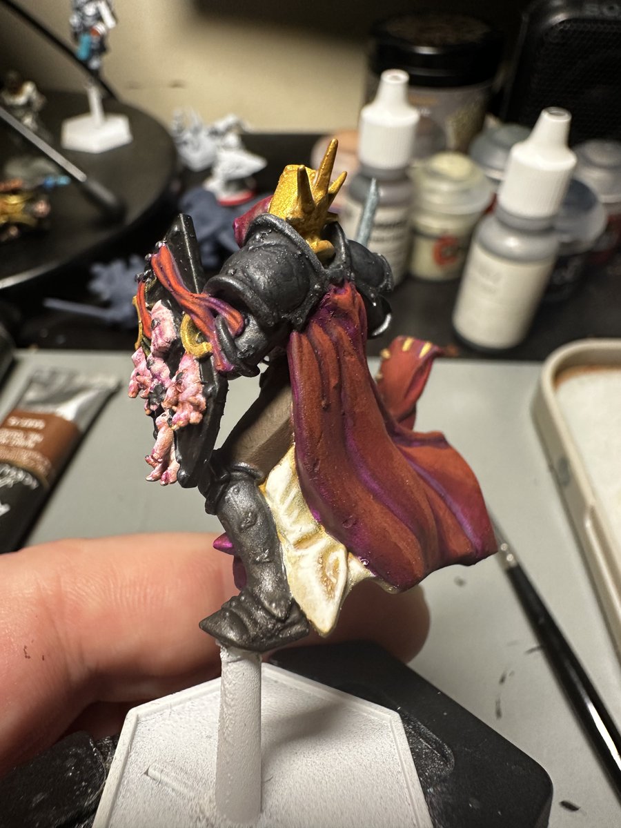 PSchlamazzle's tweet photo. Working on this Lady Knight from #heroesinfinite . Almost done.  Join me at https://t.co/RcdMyZpXMG

#rescaleminiatures #eldritchfoundry #steamforgedgames #miniatures #gamesworkshop #scale75paints #paulyschlamazzle #heroesinfinite https://t.co/mF90evX9E5