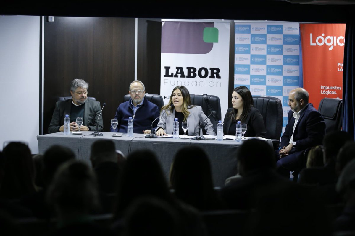 dievalen's tweet photo. Gracias por invitarme @florretamoso @oricolugnattiok a la presentación de este proyecto tan importante para que los consumidores de la Provincia puedan observar cuánto significan los impuestos en cada ticket de compra. Ojalá logre consenso de todos los bloques legislativos! https://t.co/Xh8CTjGJgB