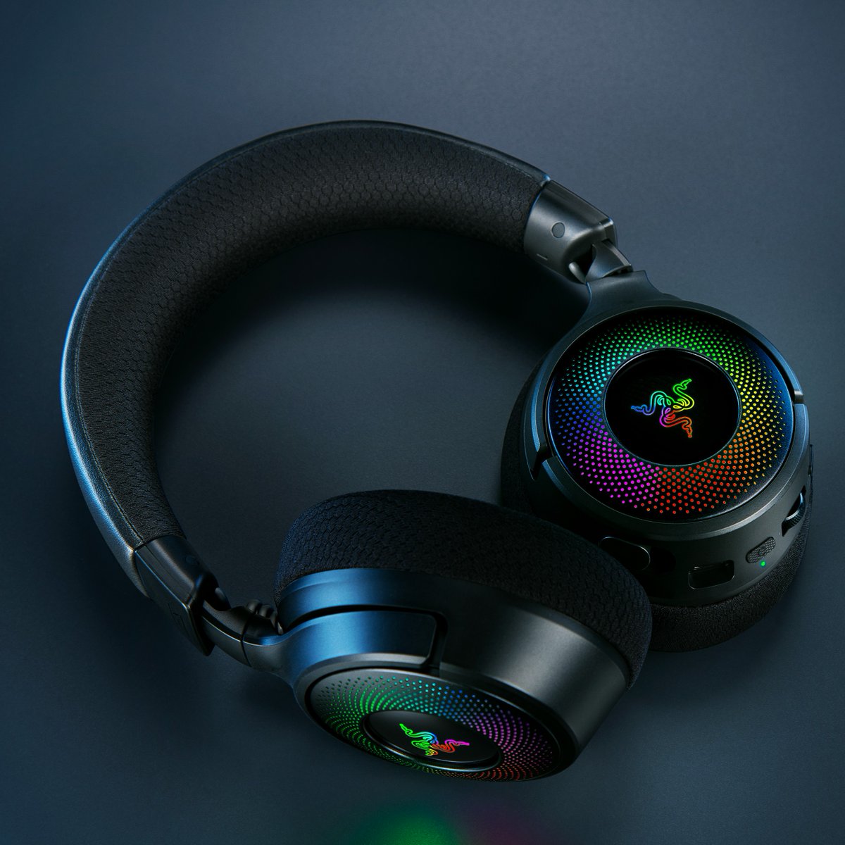 Need a new gaming headset? How about the new Razer Kraken v4 with 40mm Triforce Titanium drivers and packing the immersive sound of THX Spatial Audio? 
razer.com/gaming-headset…