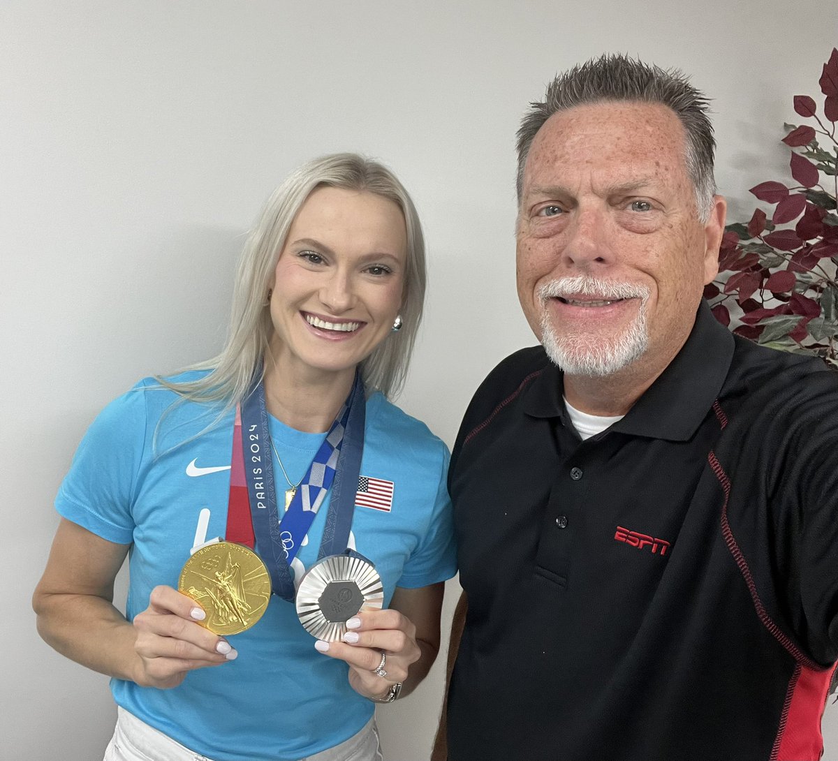 Enjoyed meeting and visiting with USA pole vaulter, Katie Moon today.  Look for a SuitUp interview coming soon!  Katie with her gold medal from Tokyo and Silver from the recent Paris games.