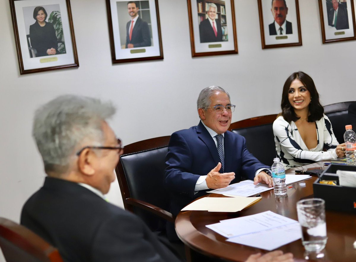 TFCA_mx's tweet photo. El Magistrado Presidente @PlacidoMorales_ recibió en el @TFCAx al Dr. Rafael Muñoz Fraga, Gerente de Asuntos Jurídicos de #INFOTEC https://t.co/IgL0Veafca