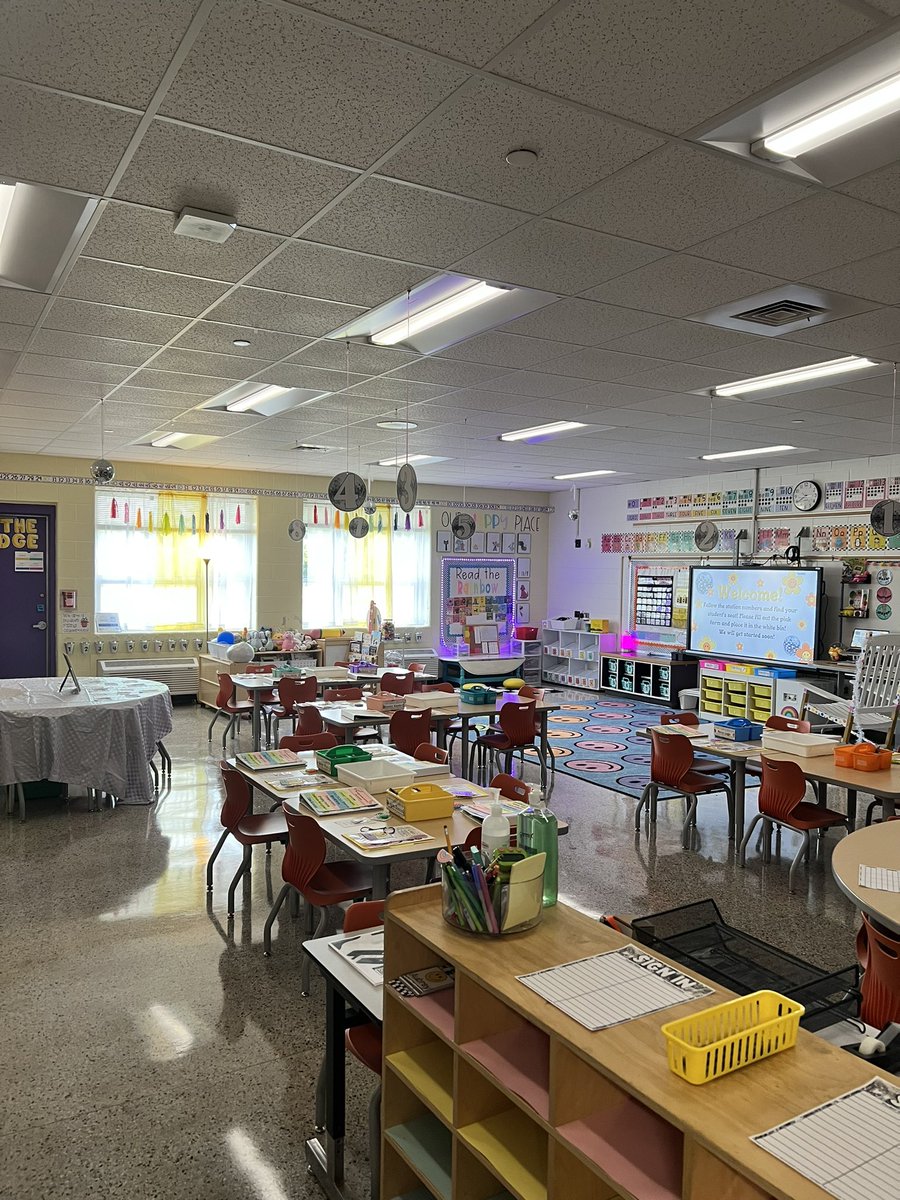 MsFallejo's tweet photo. We had a great morning meeting our kinders! We’re ready for a great year ✏️📚🎨 @LuxfordES #BuildingThinkers https://t.co/cnQWev8USe