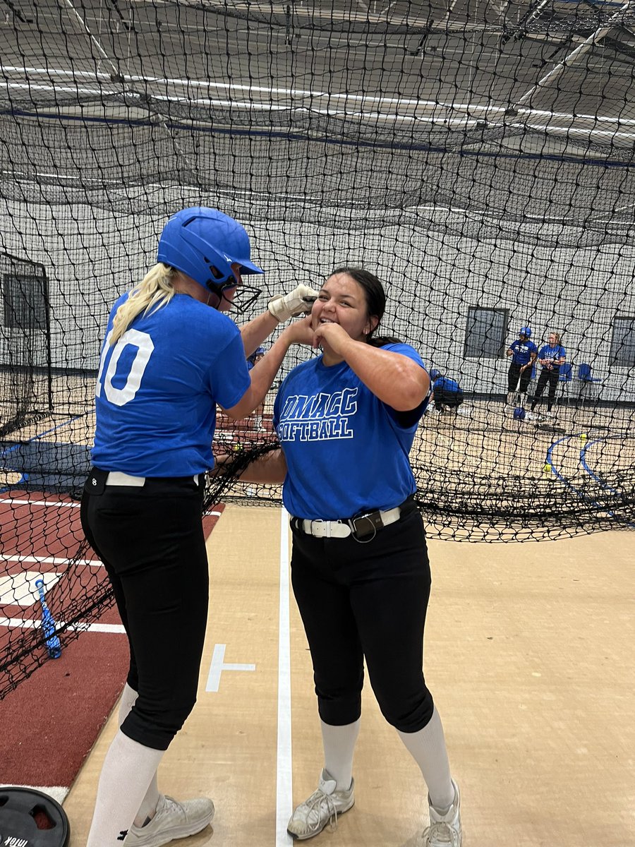 DMACCsoftball's tweet photo. ‼️YOUR BEARS‼️

Flans - before and after!💪

#GoBears🐻🥎
@BobLigouri https://t.co/Iy9Kkm1ljE