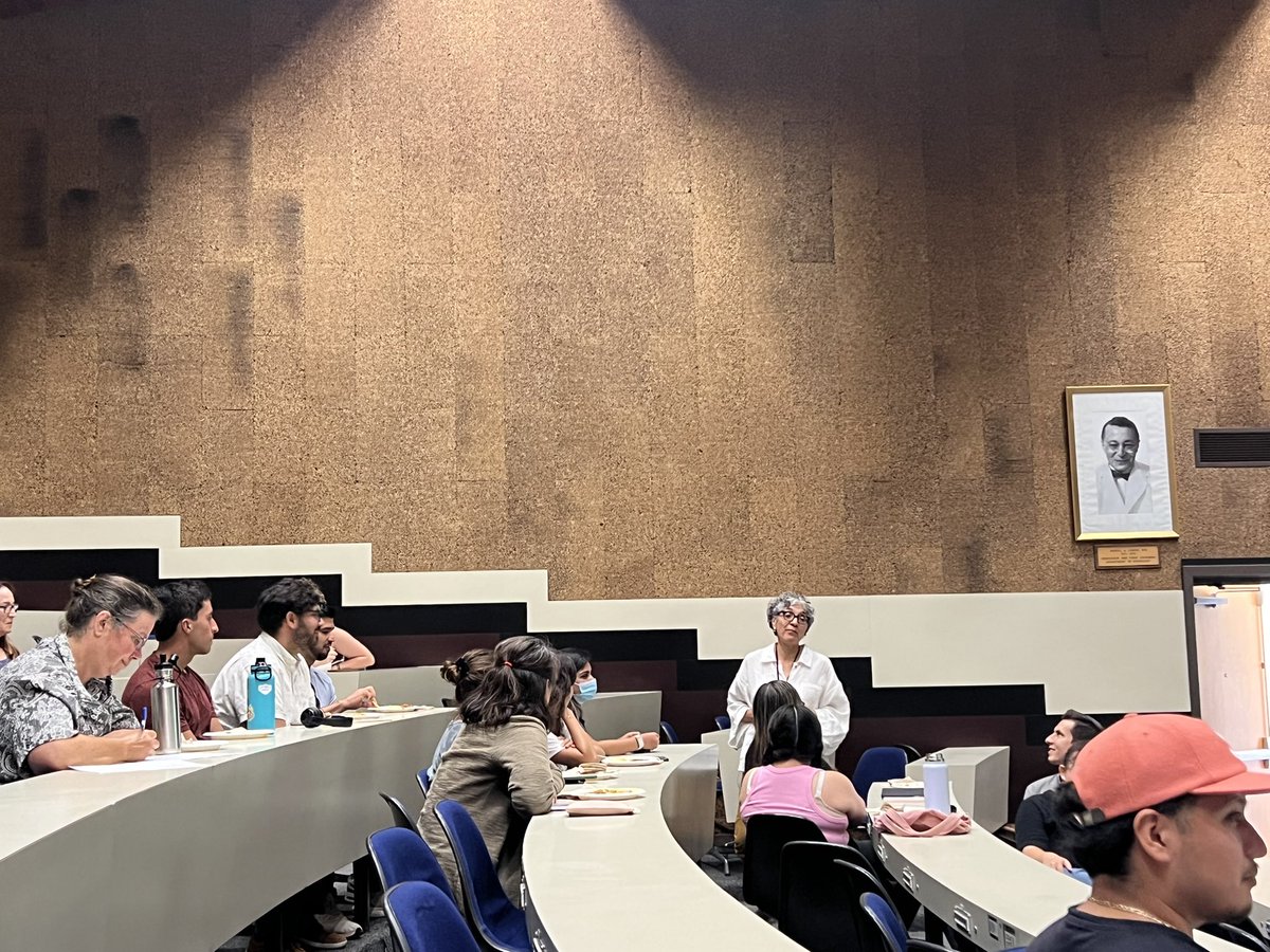 SIPBURUCSD's tweet image. Dr. JoAnn Trejo, everyone! 😭🙌🏽⭐️ thank you to everyone who came by to hear from such a wonderful and fantastic individual, mentor, leader, scientist, and academic. We are grateful for people like @joann_trejo whom are paving the road for the community! 🥹 

Gracias, Dr. Trejo!