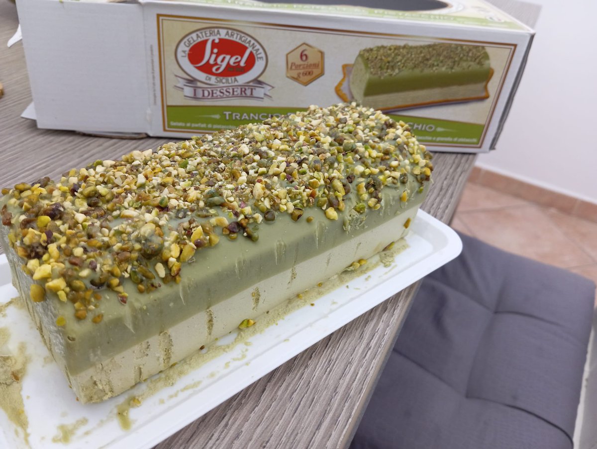 Antonellaliber's tweet photo. Il miglior gelato che io abbia mangiato #Sigel #parfaitpistacchio si vede che sono tornata a casa mia 🤣🤣🤣🤣🤣 https://t.co/vEAOnhlx7o