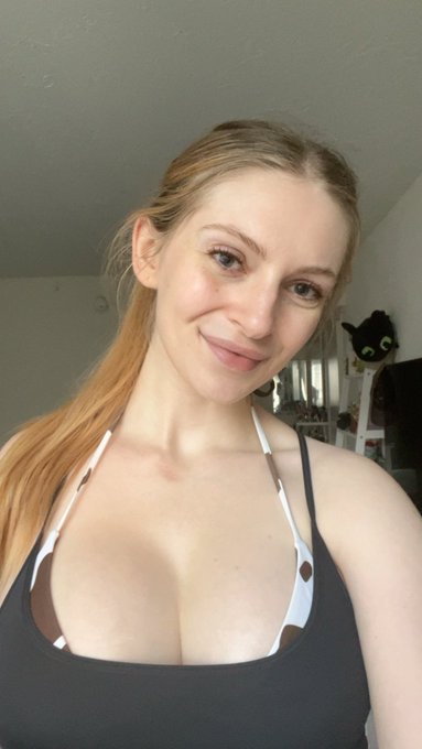 sorry for the how to train your dragon hat jump scare https://t.co/anrCyoEGi2