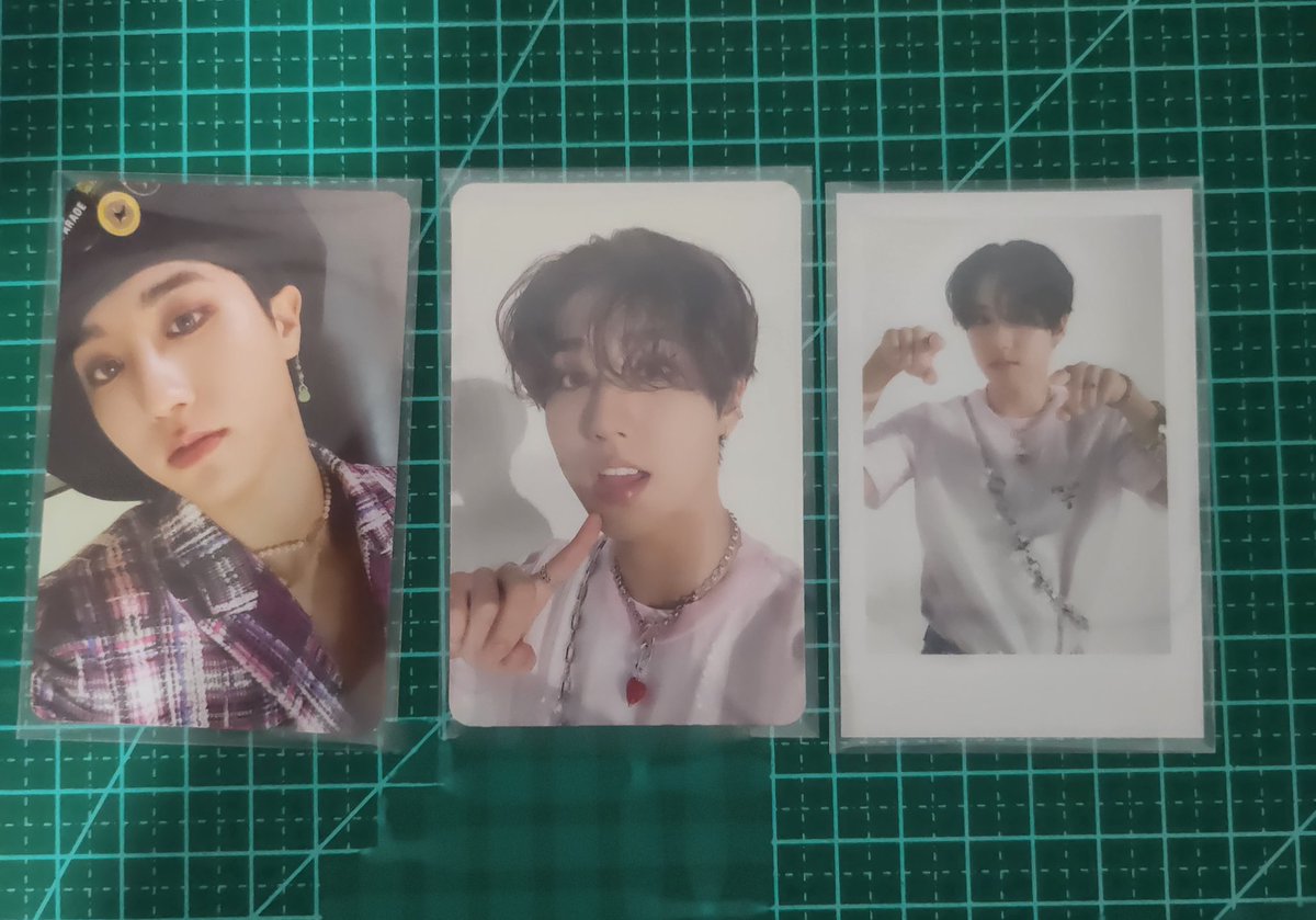 fourthsmiles's tweet image. Ainda preciso identificar o/s dono/s desses 3 cards!!