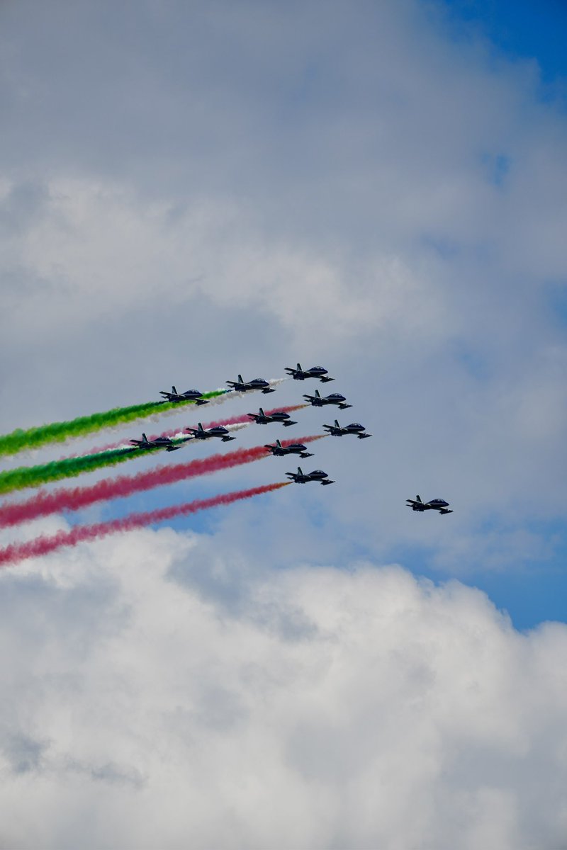 PenguinSix's tweet photo. The Italian Air Force just flew over D.C. https://t.co/SVMrkzxFAB